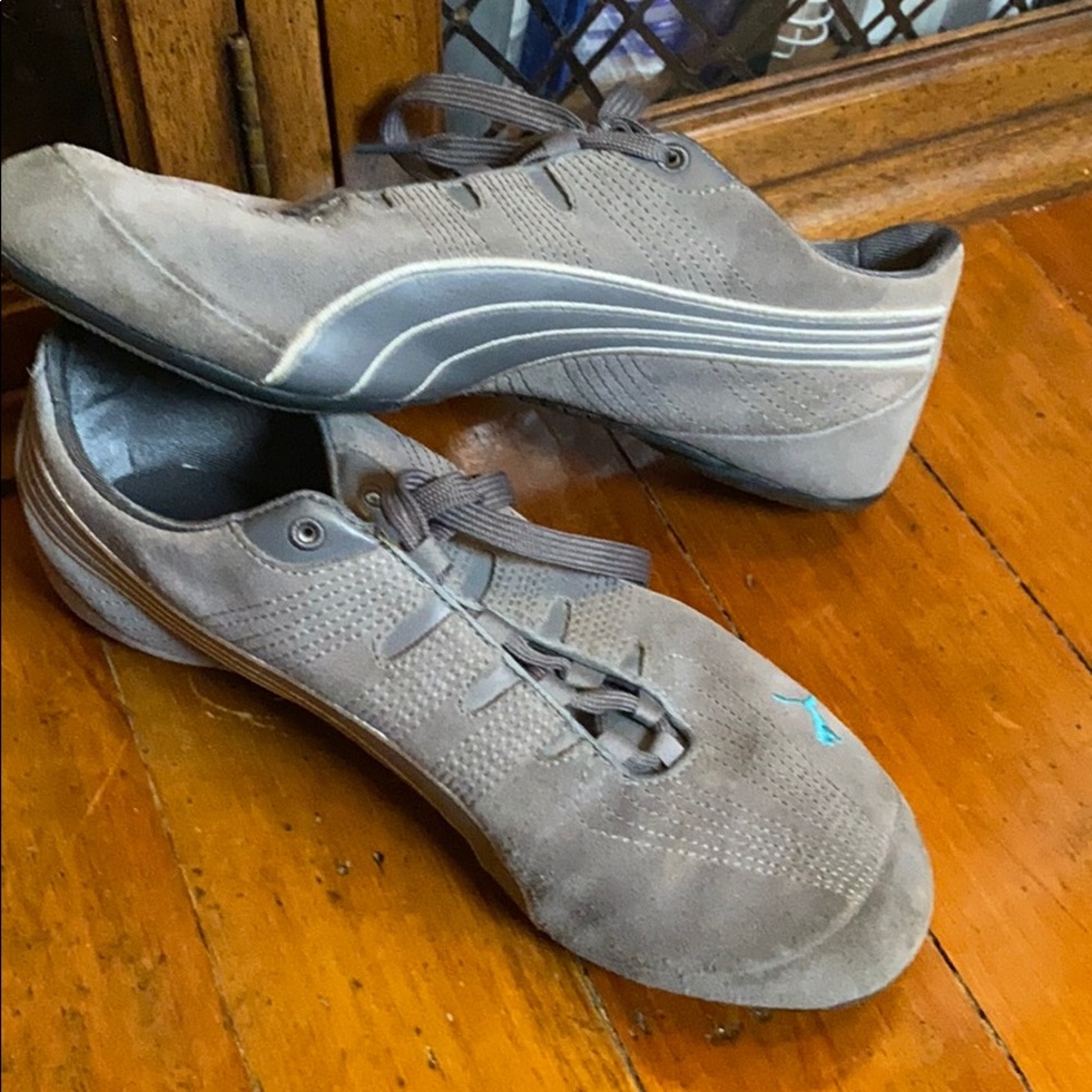 Ladies’ Sz 8 Gray Suede Puma Sneakers